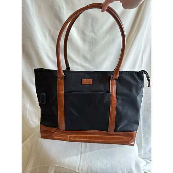 No Brand Handbags - Laptop tote bag NWT with charging port